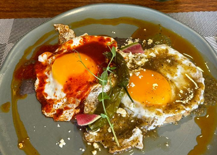 Spiegeleier mit scharfer Chili Soße